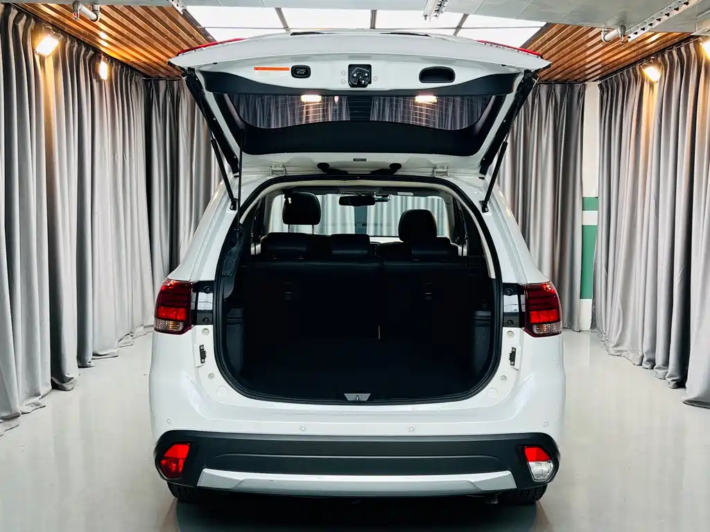 Mitsubishi Outlander — миниатюра 6