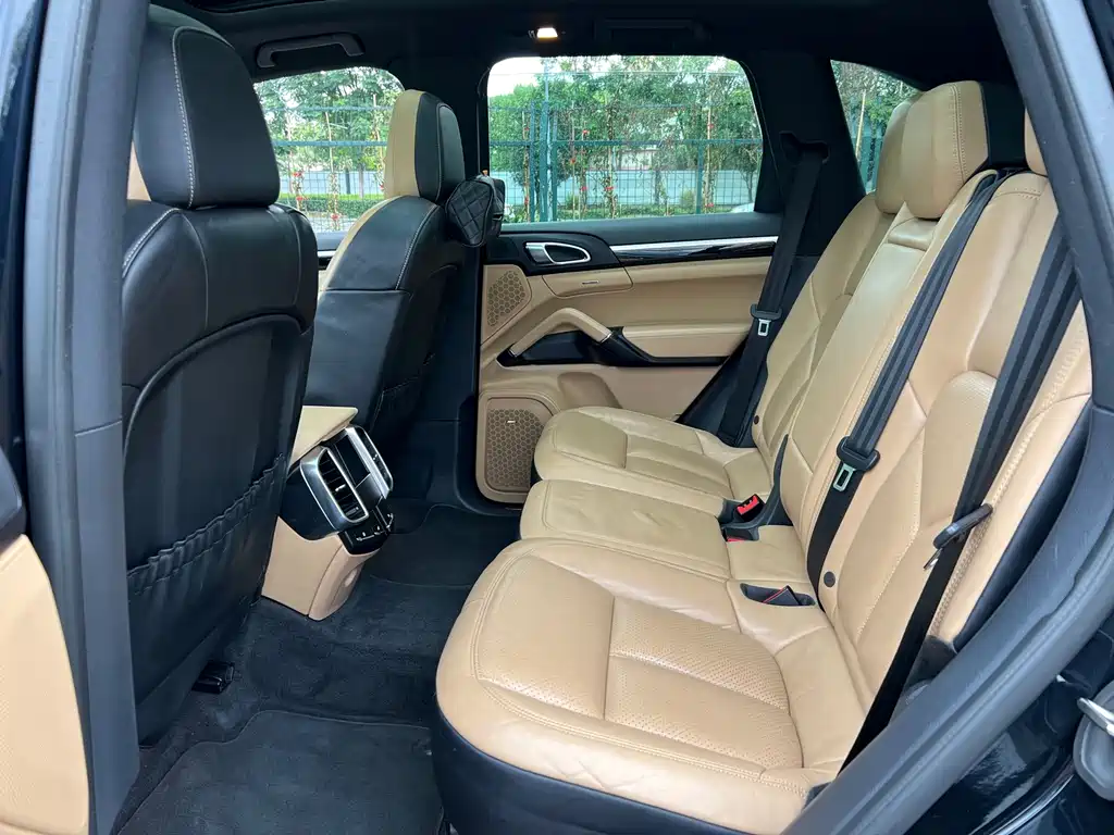 Porsche Cayenne — миниатюра 14