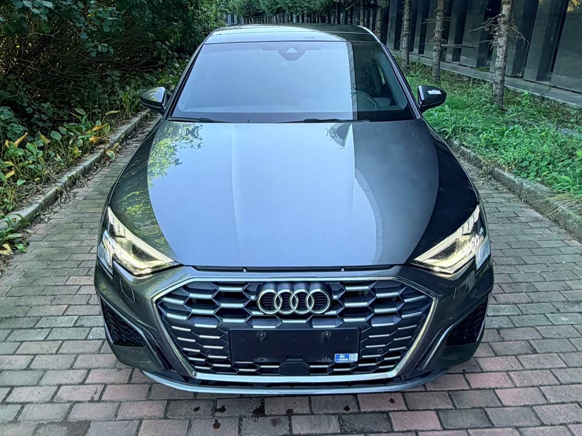 Audi A3 1.4 л 2022 г. Серебристо-серый, пробег 45000 км
