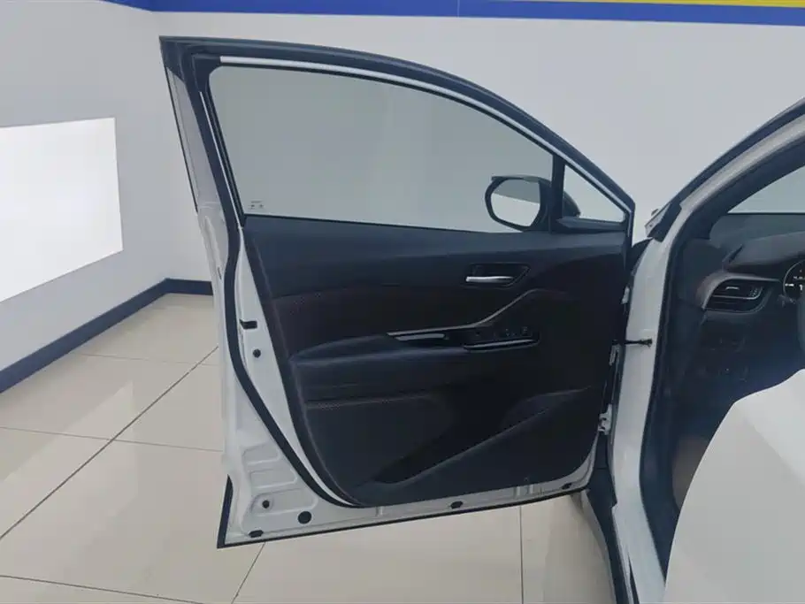 TOYOTA C HR EV