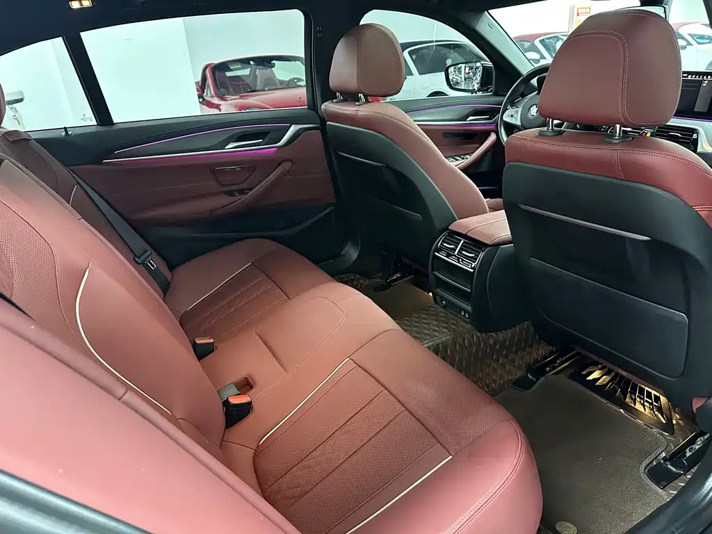 BMW 5 Series — миниатюра 15
