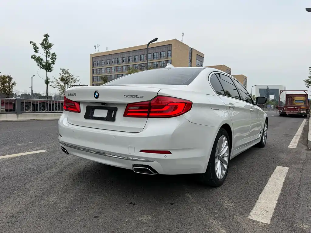 BMW 5 Series New Energy — миниатюра 15