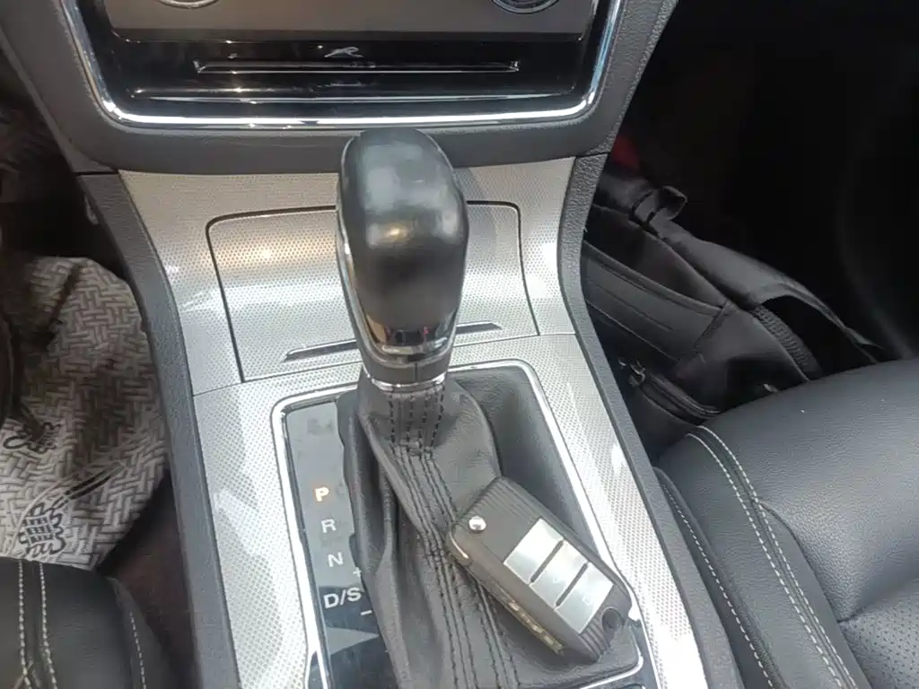 Roewe RX5 — миниатюра 14