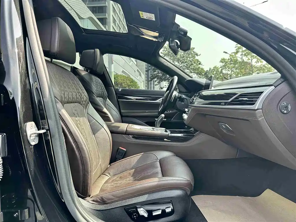 BMW 7 SERIES