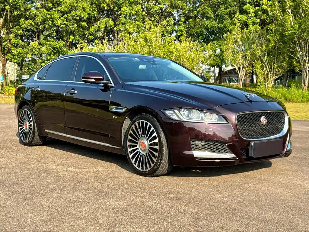 Jaguar XFL — миниатюра 3