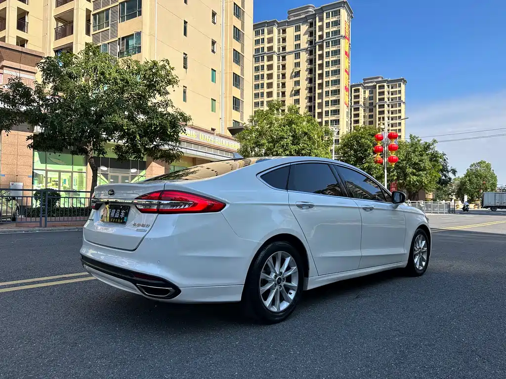 Ford Mondeo — миниатюра 6