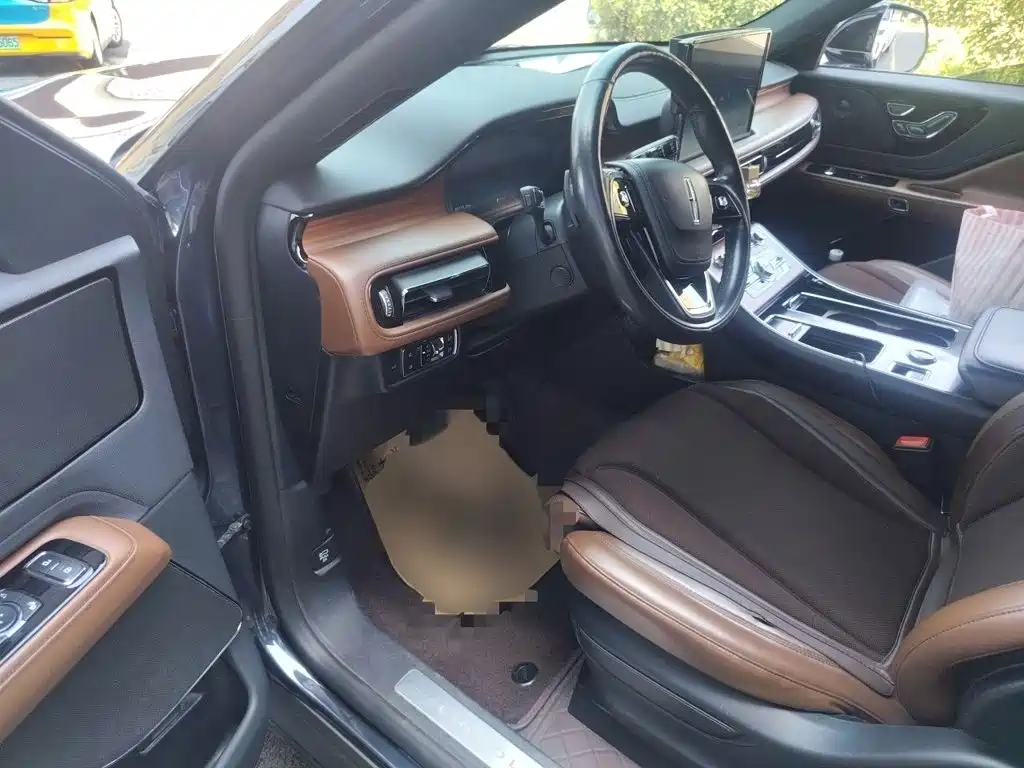 Lincoln Aviator — миниатюра 14