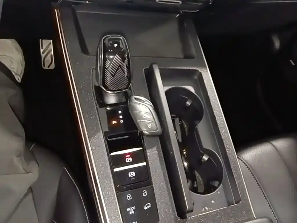 Roewe RX5 eMAX — миниатюра 14