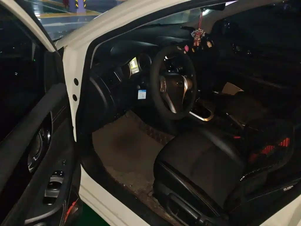 Nissan Tiida — миниатюра 14