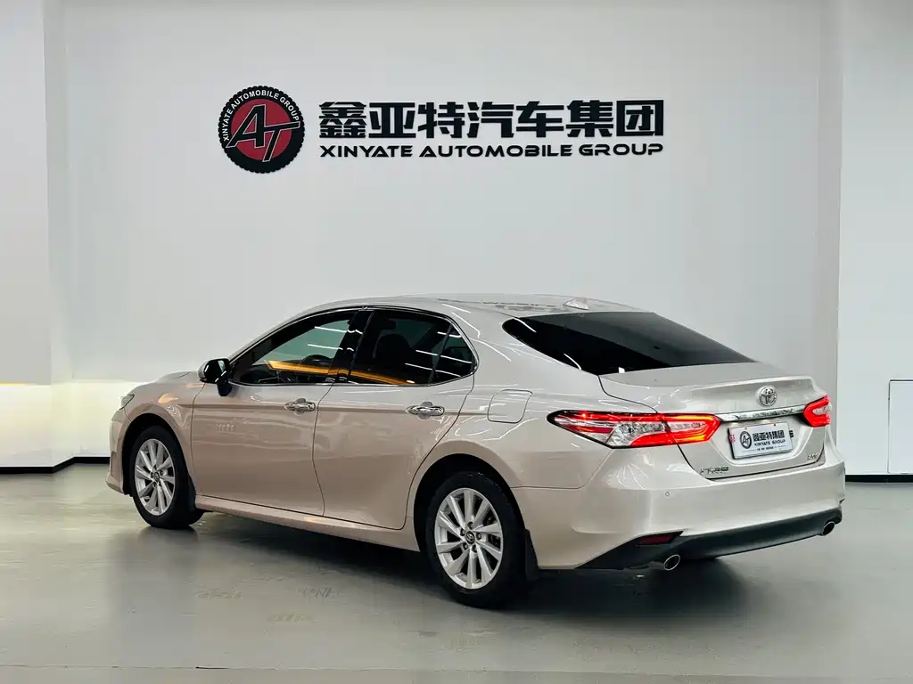Toyota Camry — миниатюра 4