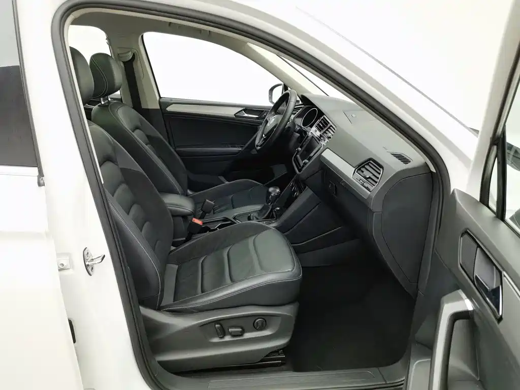 Volkswagen Tiguan L — миниатюра 23