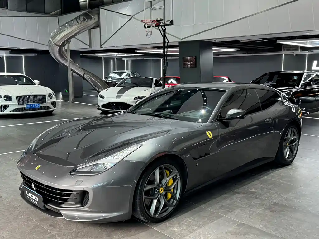 Ferrari GTC4Lusso