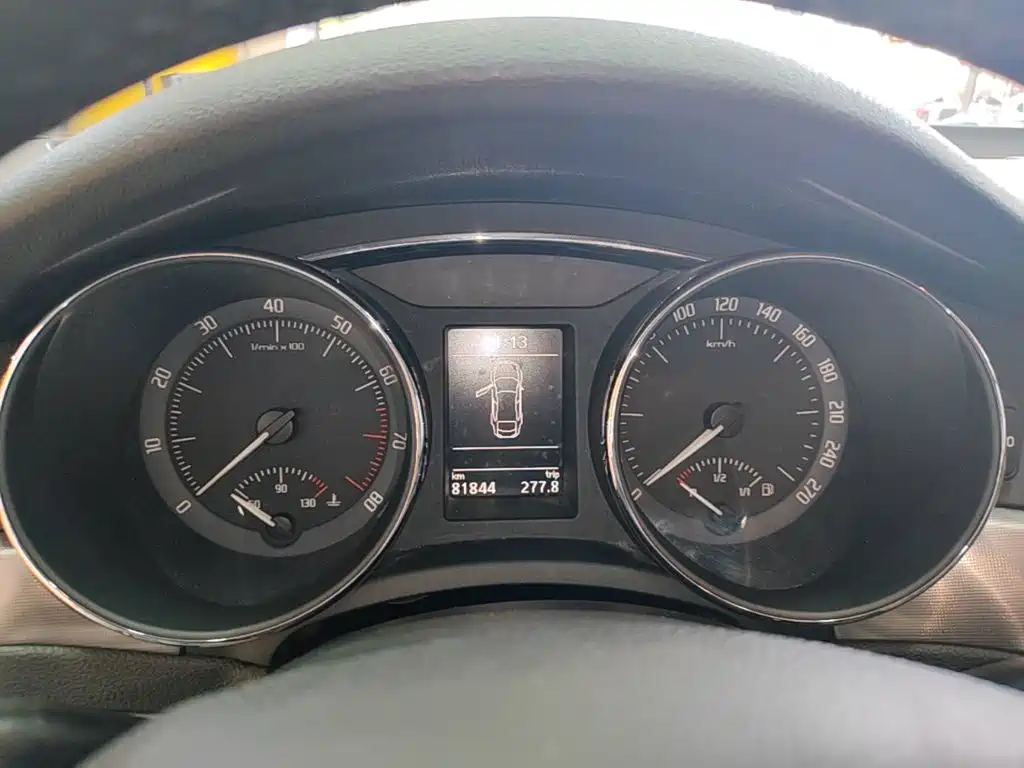 Skoda Superb — миниатюра 12