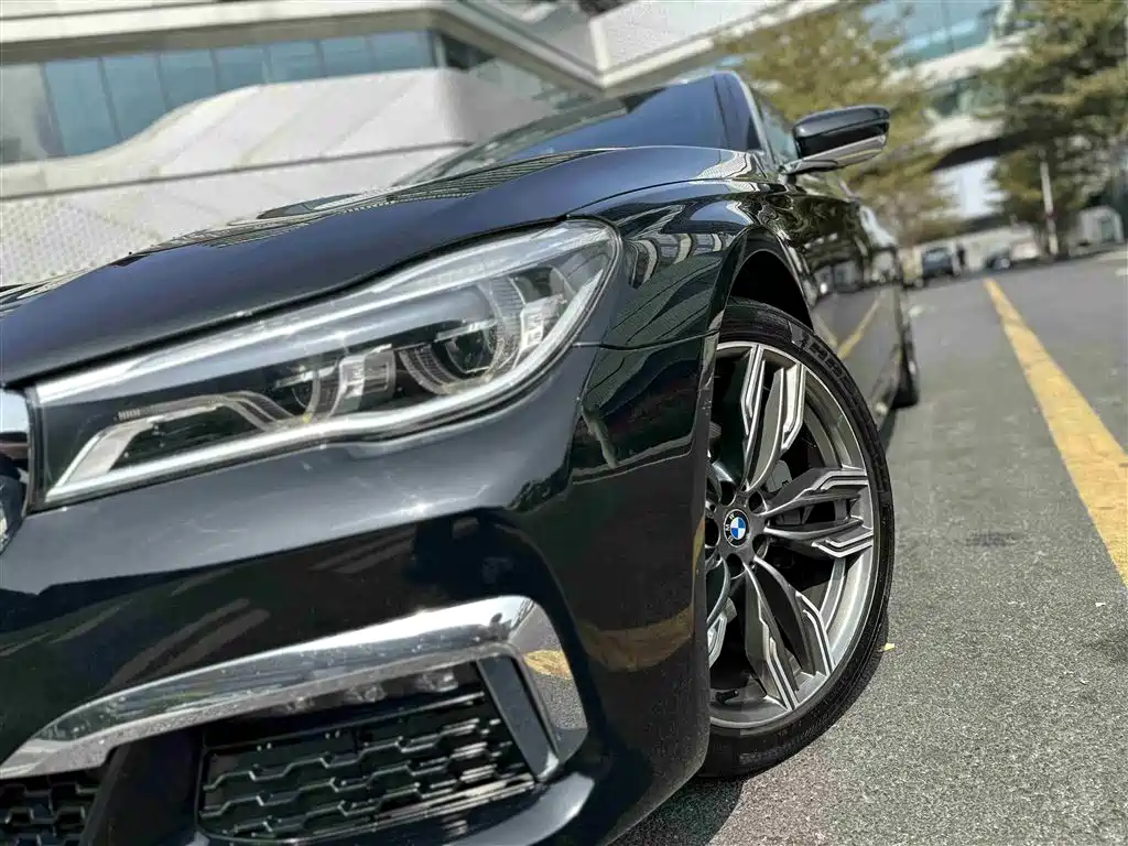 BMW 7 SERIES