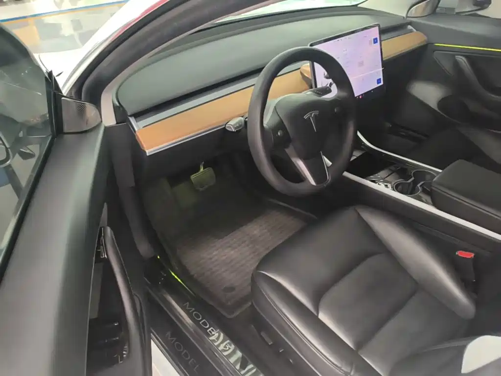 Tesla Model 3 — миниатюра 16