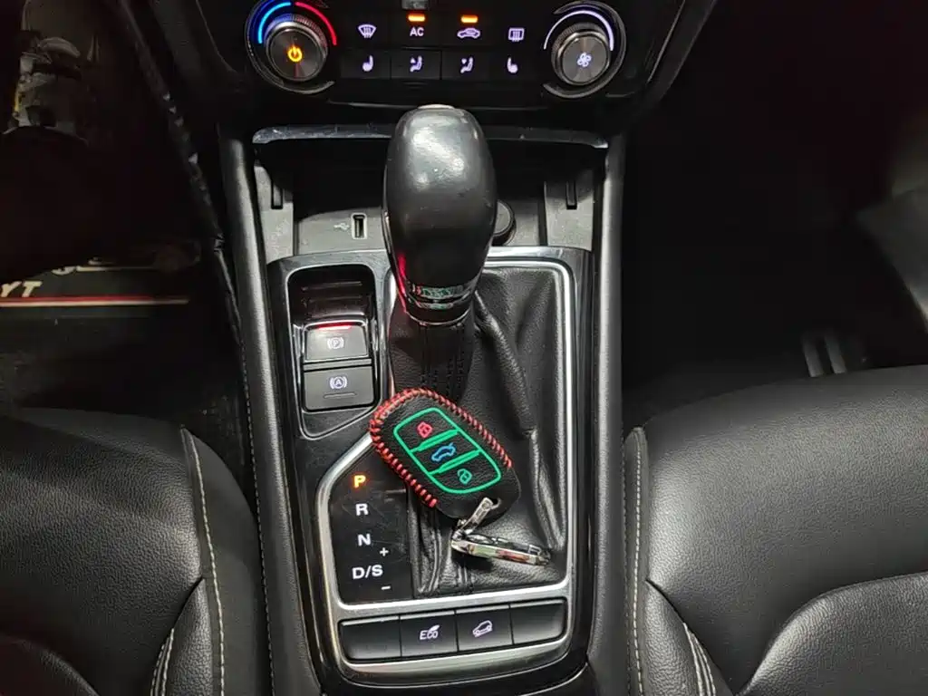 Roewe RX3 — миниатюра 14