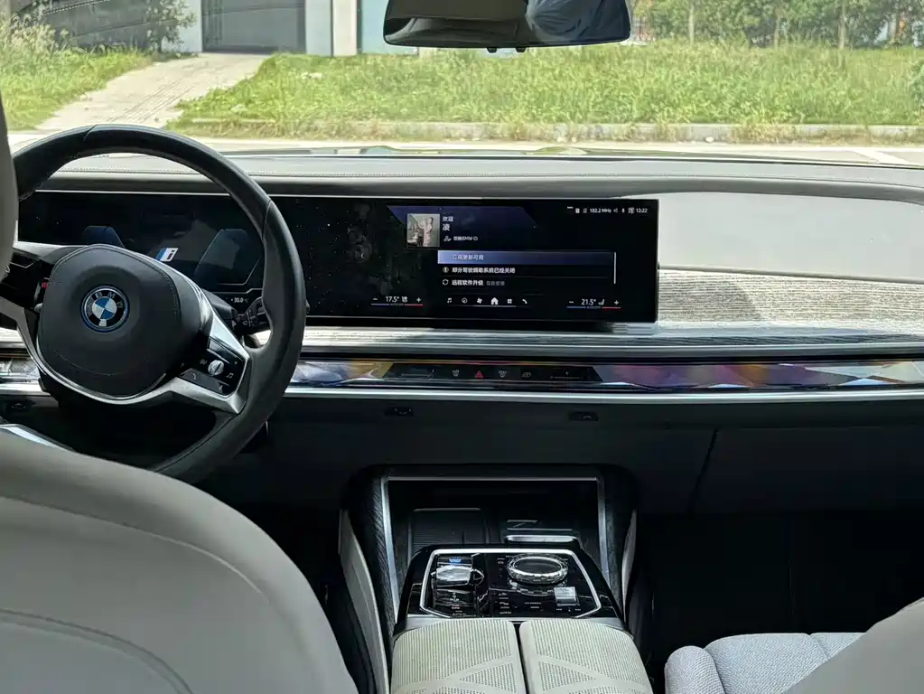 BMW i7 — миниатюра 7