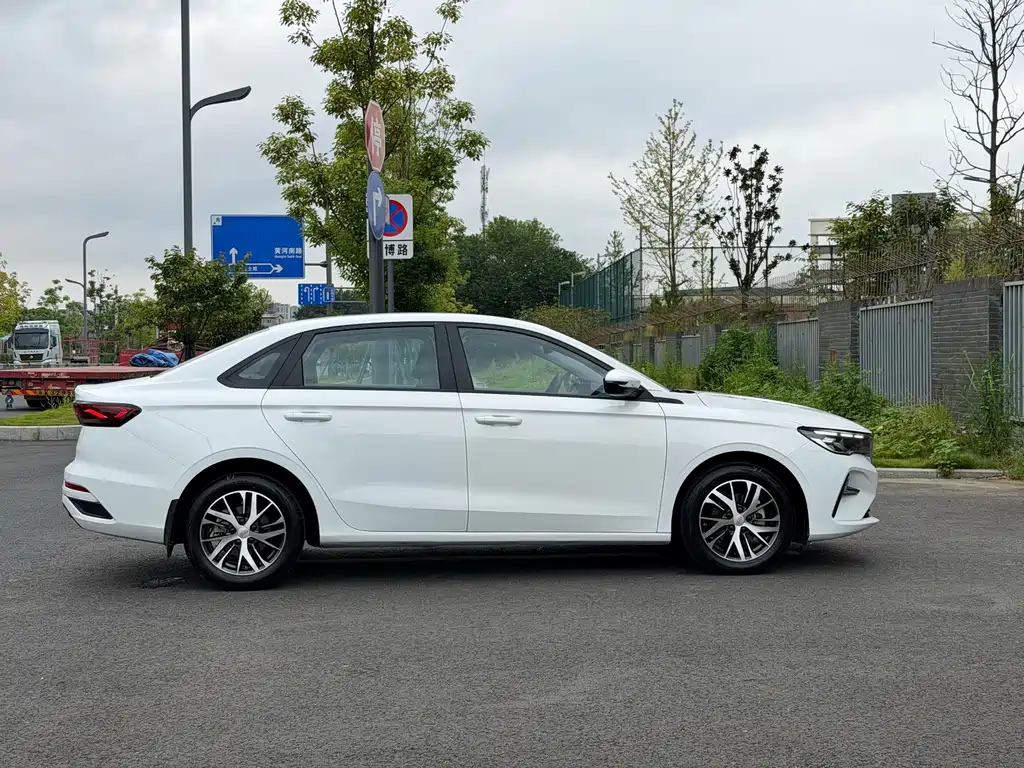 Geely Emgrand — миниатюра 17