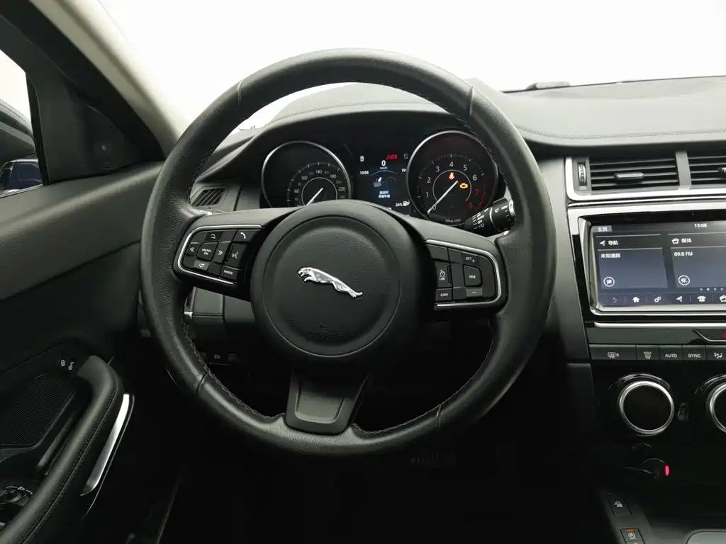 Jaguar E-PACE — миниатюра 11