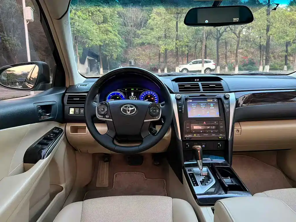 TOYOTA CAMRY