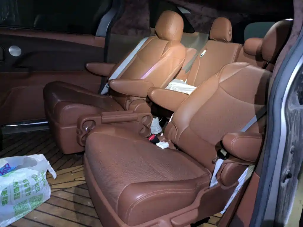 Toyota Sienna — миниатюра 18