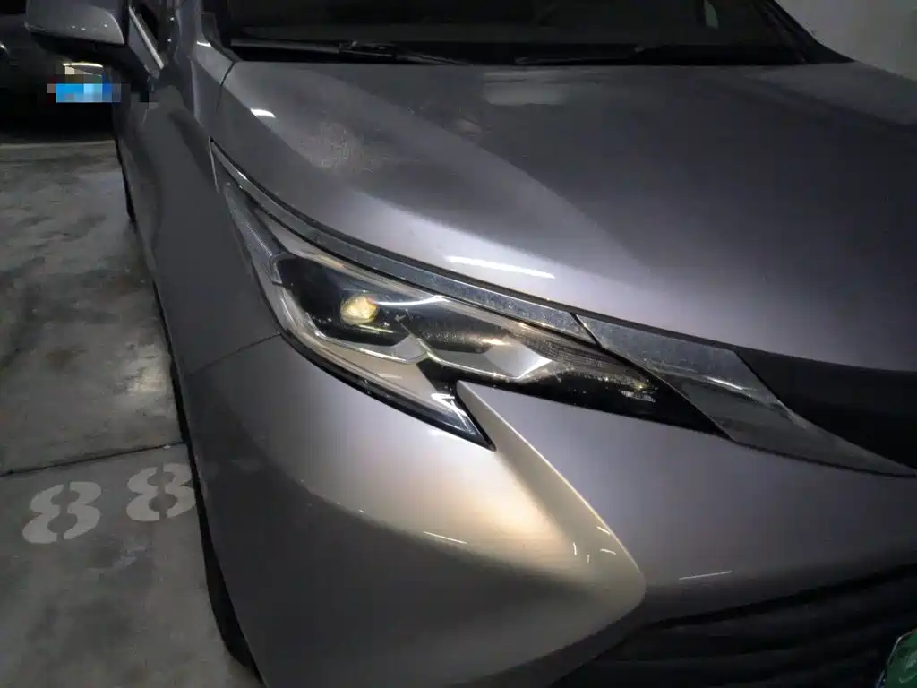 Toyota Sienna — миниатюра 7