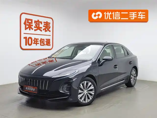 RED FLAG HONGQI E QM5 2023