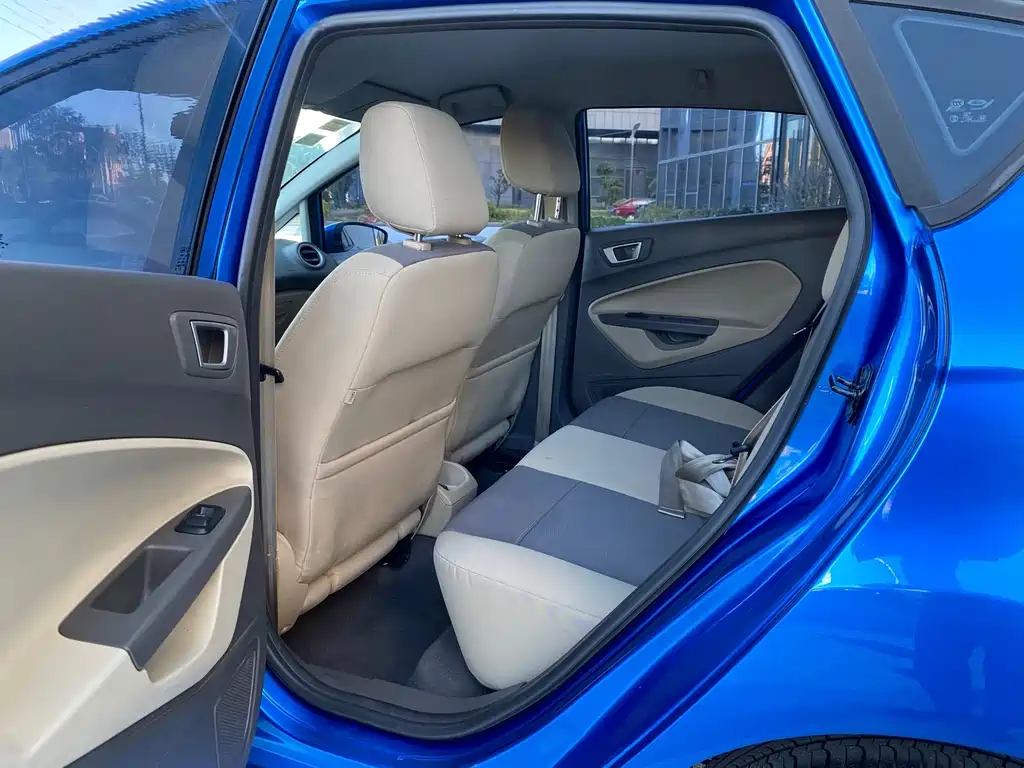 Ford Fiesta — миниатюра 6