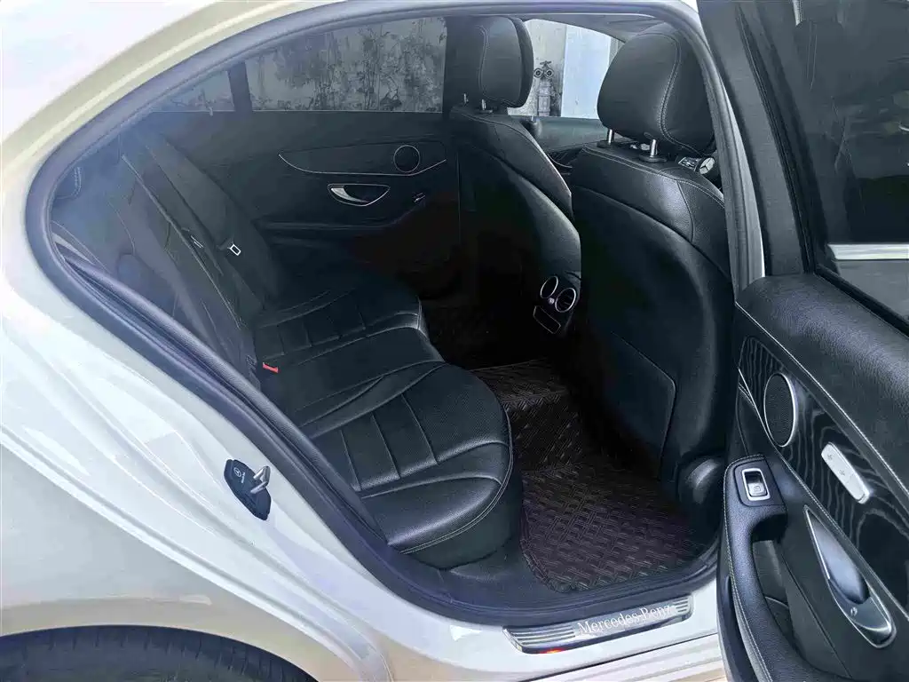 Mercedes-Benz C-Class — миниатюра 11