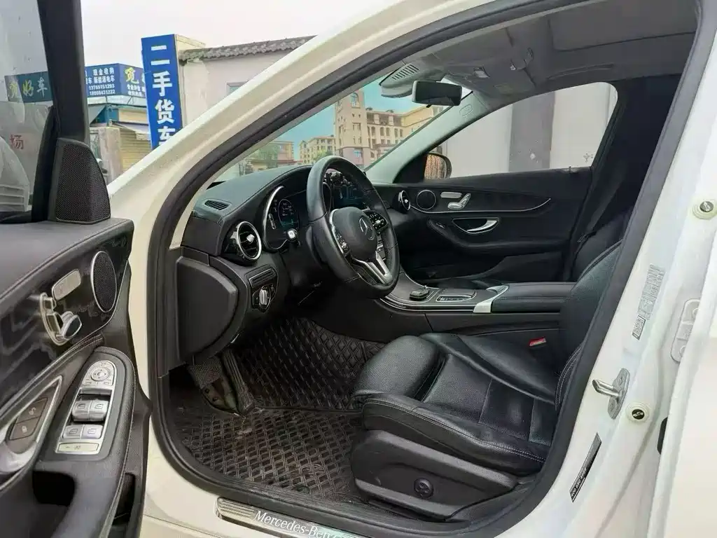 Mercedes-Benz C-Class — миниатюра 4