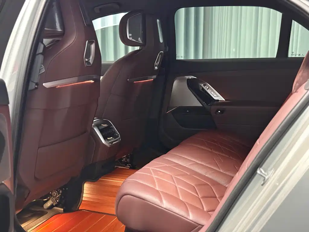 BMW i7 — миниатюра 8