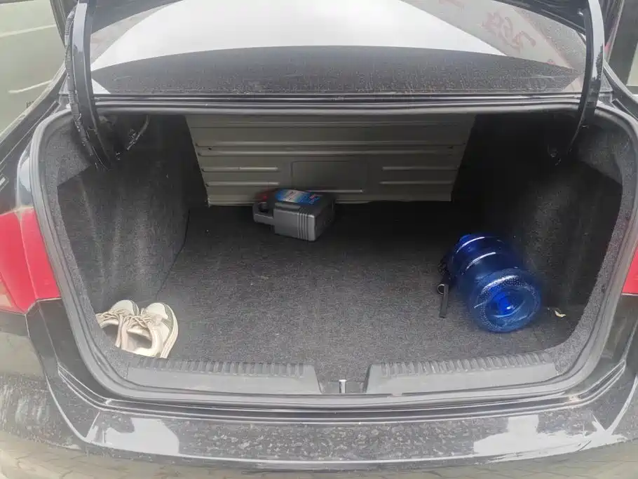 Volkswagen Santana — миниатюра 4