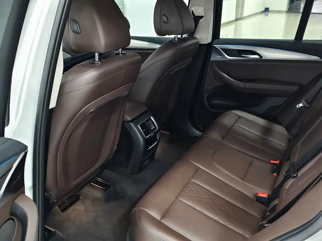 BMW iX3 — миниатюра 15