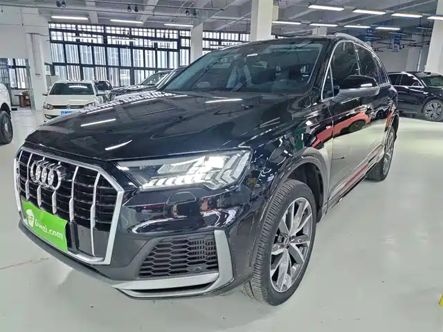 AUDI Q7 2021