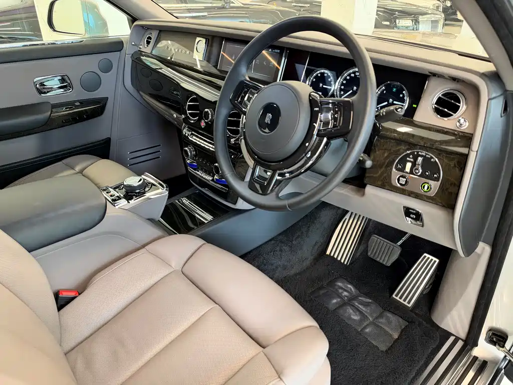 Rolls-Royce Phantom — миниатюра 19