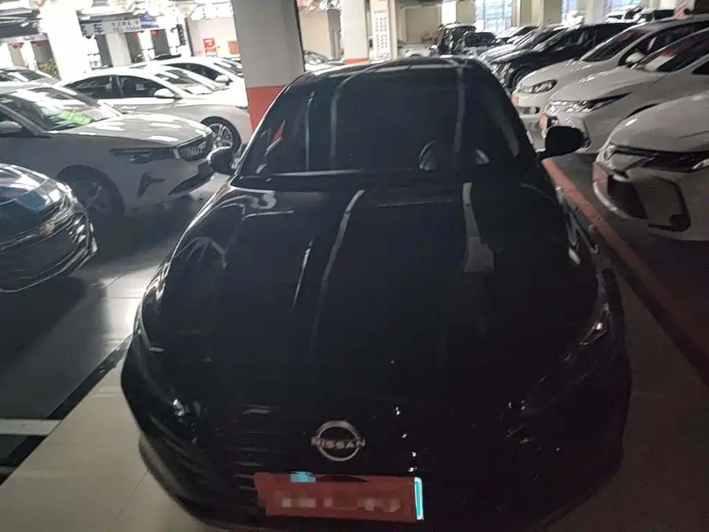 Nissan Altima 2024 2.0L SV Black Gold