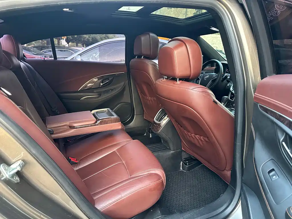 Buick LaCrosse — миниатюра 10