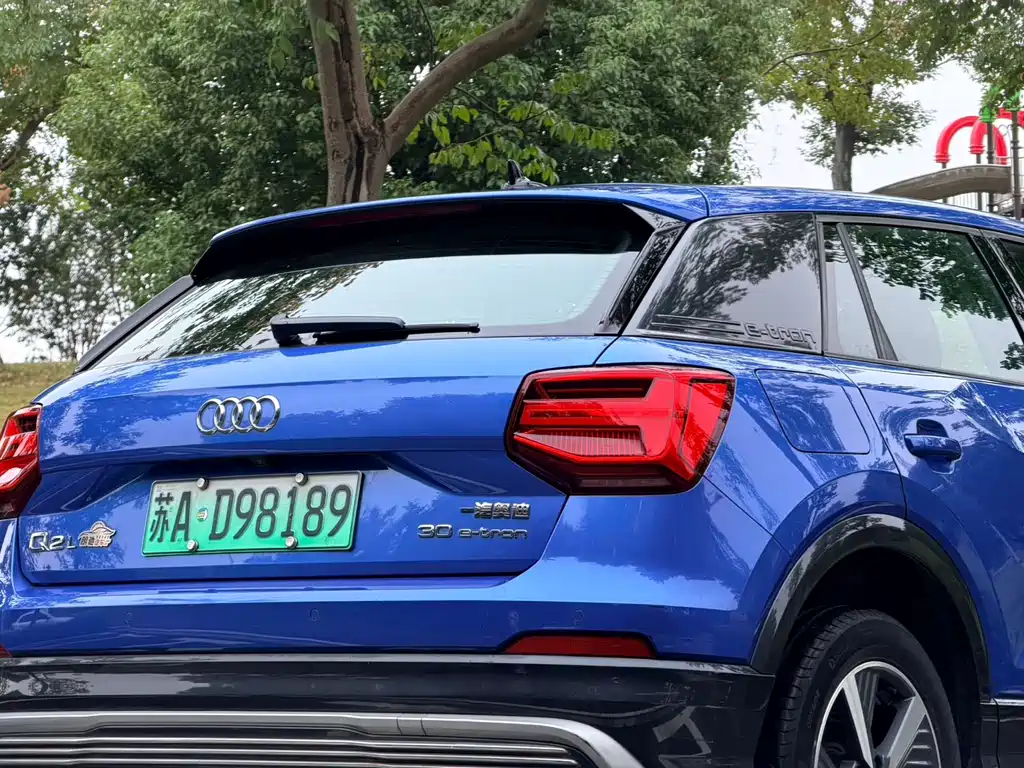 Audi Q2L e-tron — миниатюра 9
