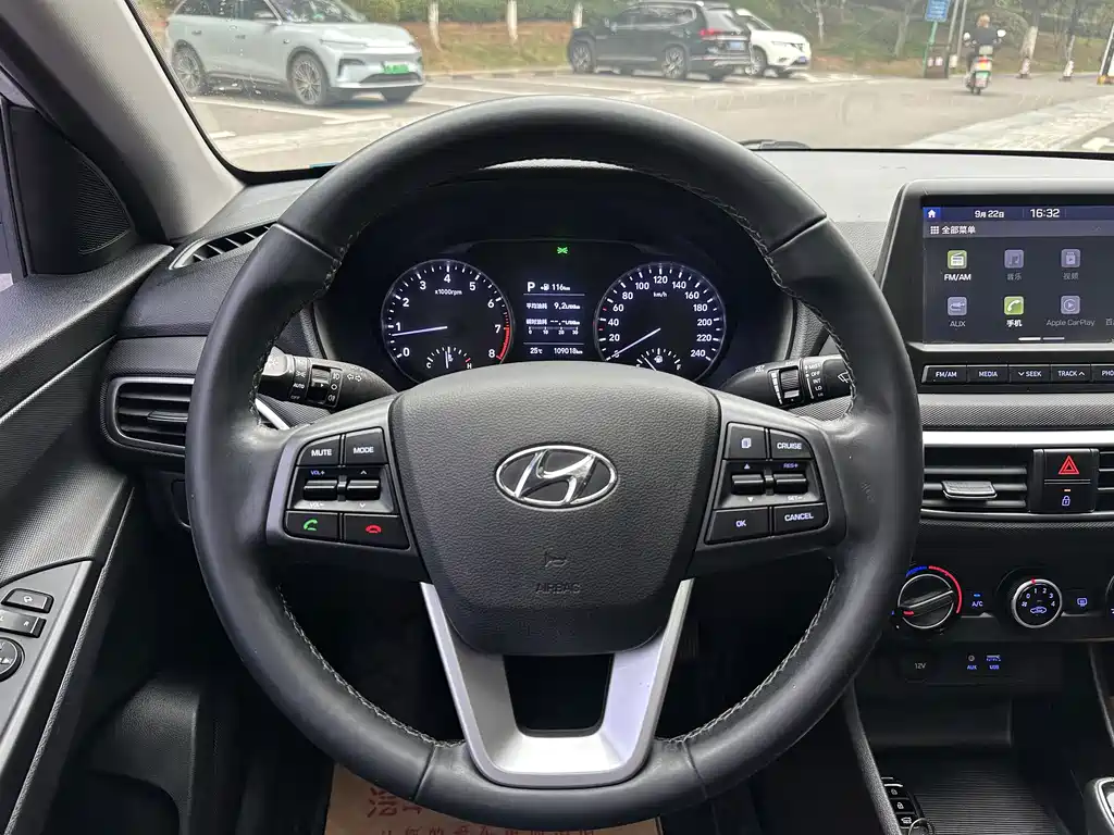 Hyundai Elantra — миниатюра 9
