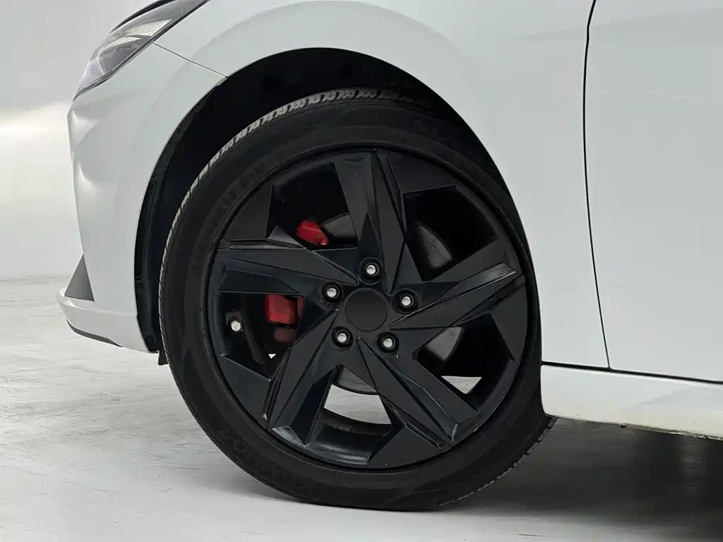 Hyundai Elantra — миниатюра 23