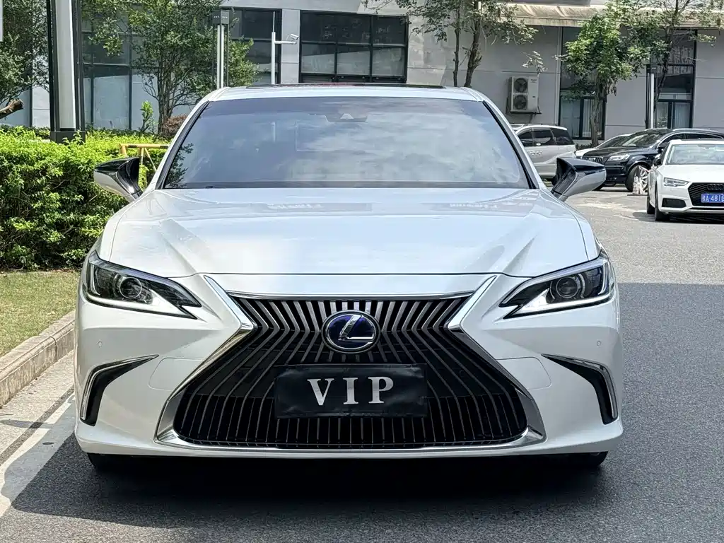 Lexus ES 2020 300h V