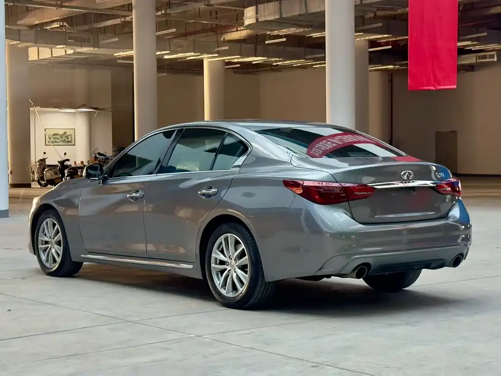 INFINITI Q50L