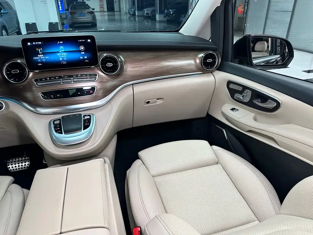 Mercedes-Benz V-Class — миниатюра 23