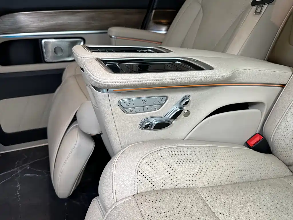 Mercedes-Benz V-Class — миниатюра 24