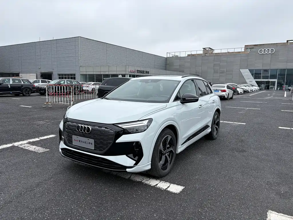 Audi Q4 e-tron 2023 40 e-tron Create Realm Night Edition