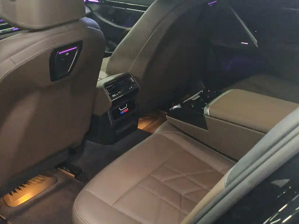 BMW 5 Series — миниатюра 5