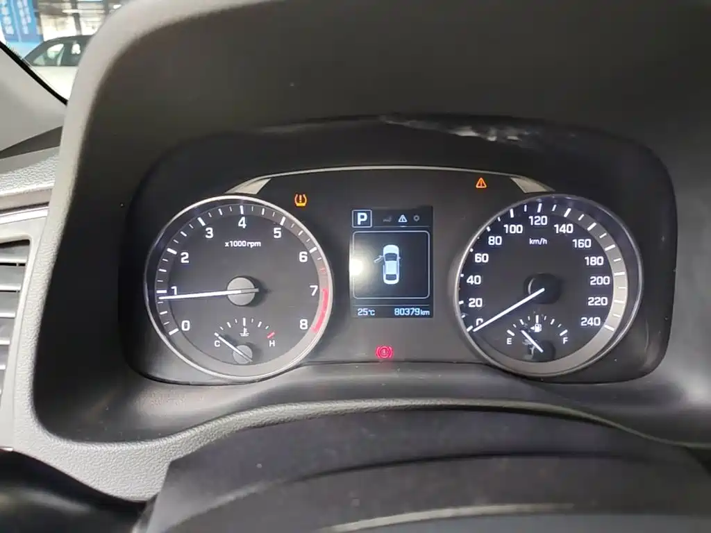 Hyundai Elantra — миниатюра 12
