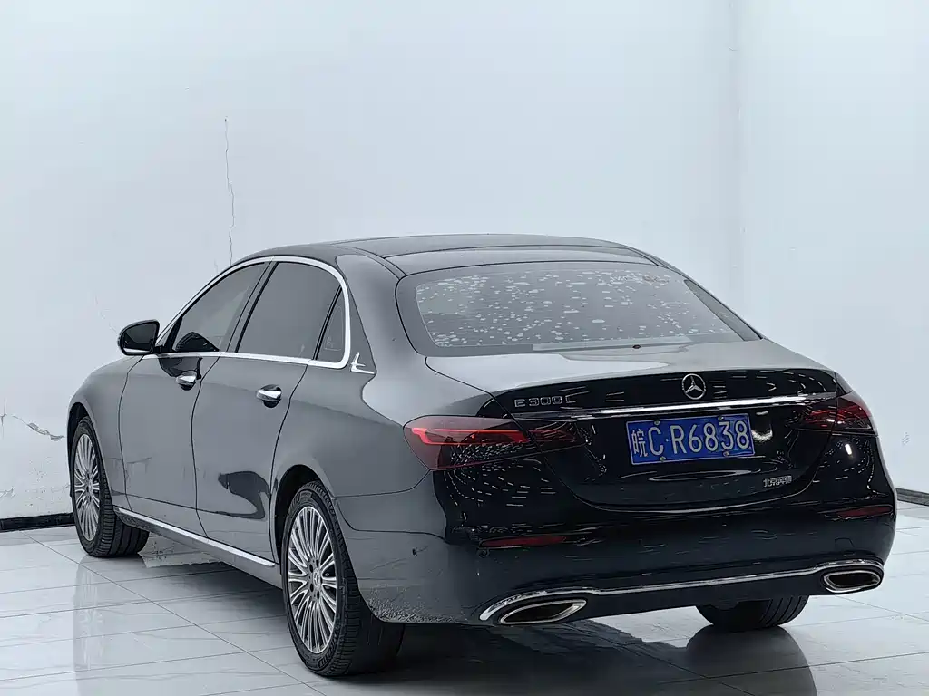 Mercedes-Benz E-Class — миниатюра 14