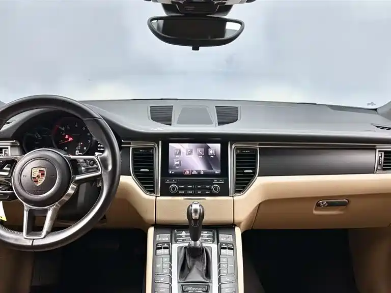 Porsche Macan — миниатюра 9