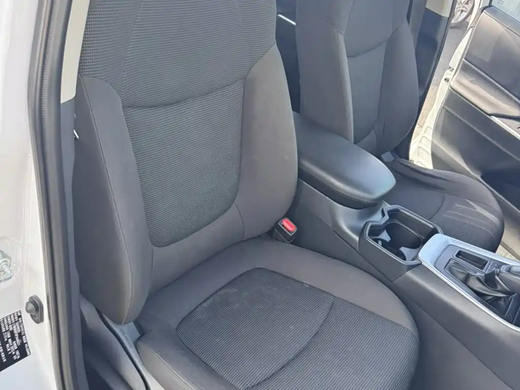 Toyota RAV4 — миниатюра 4